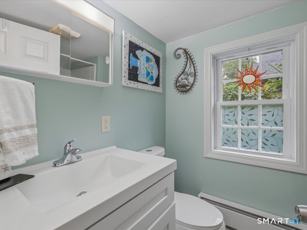 41 Spring Glen Road East Lyme CT 06357