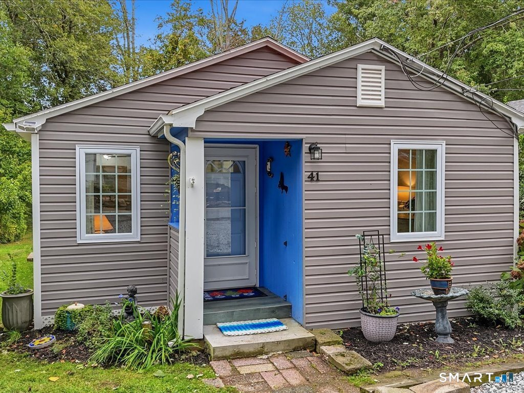 41 Spring Glen Road East Lyme CT 06357