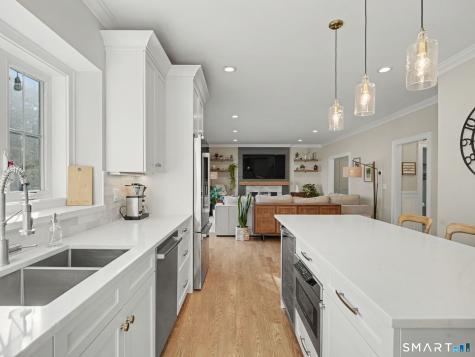 41 Reynolds Drive Fairfield CT 06824