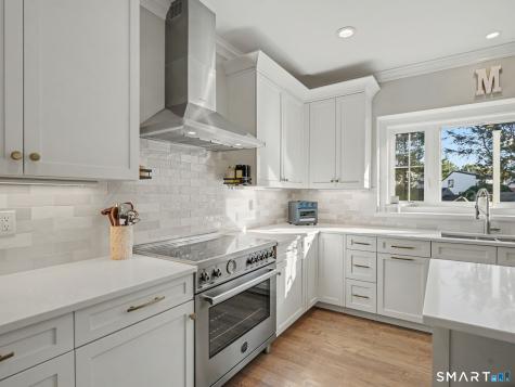 41 Reynolds Drive Fairfield CT 06824