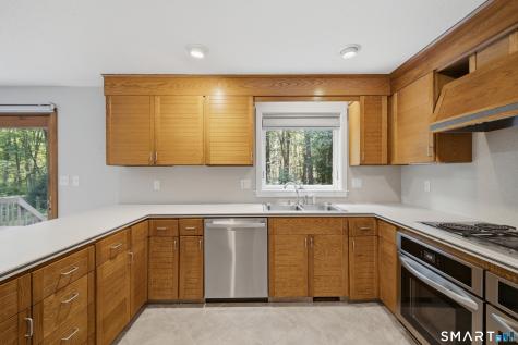 23 Walts Hill Bloomfield CT 06002