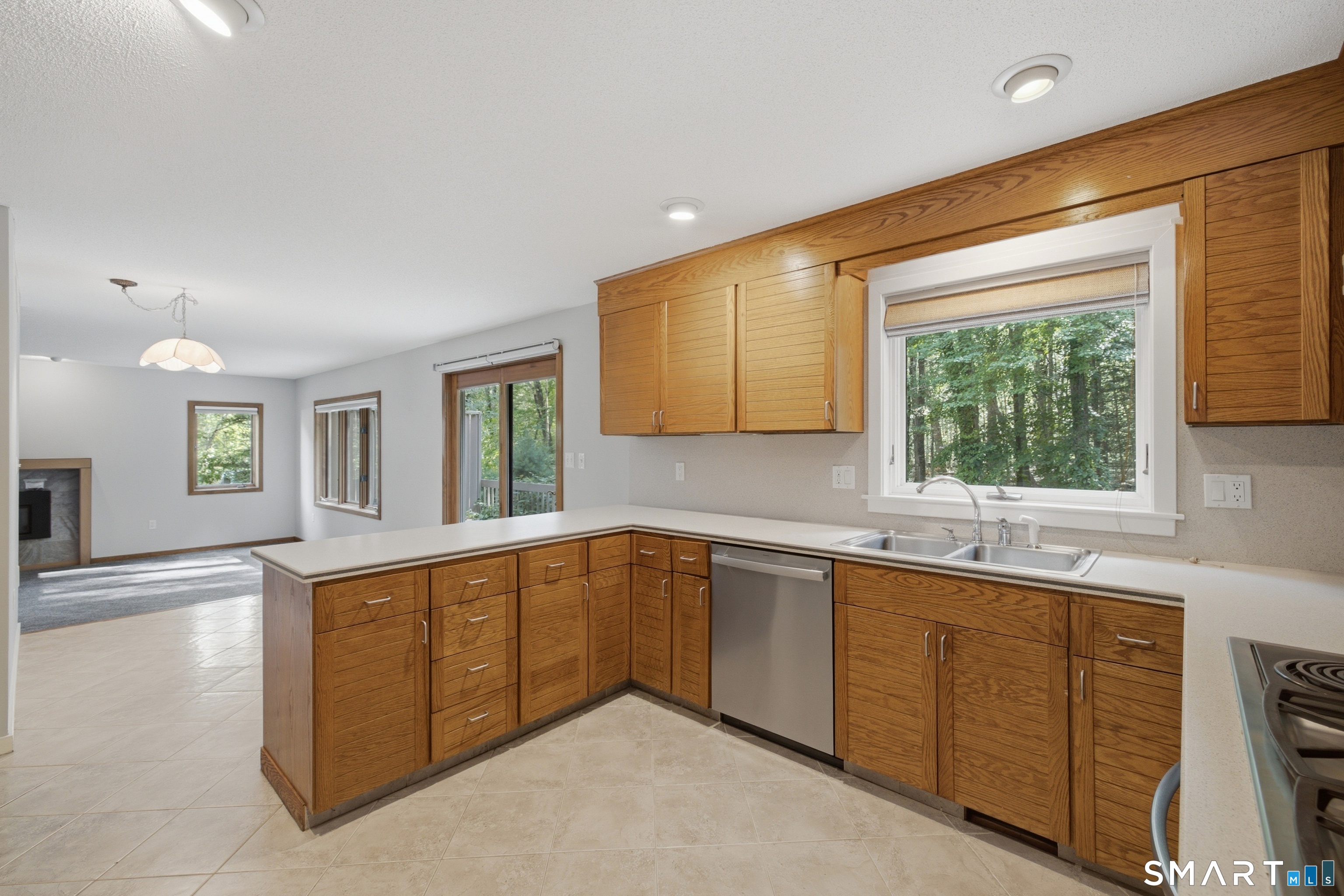 23 Walts Hill Bloomfield CT 06002