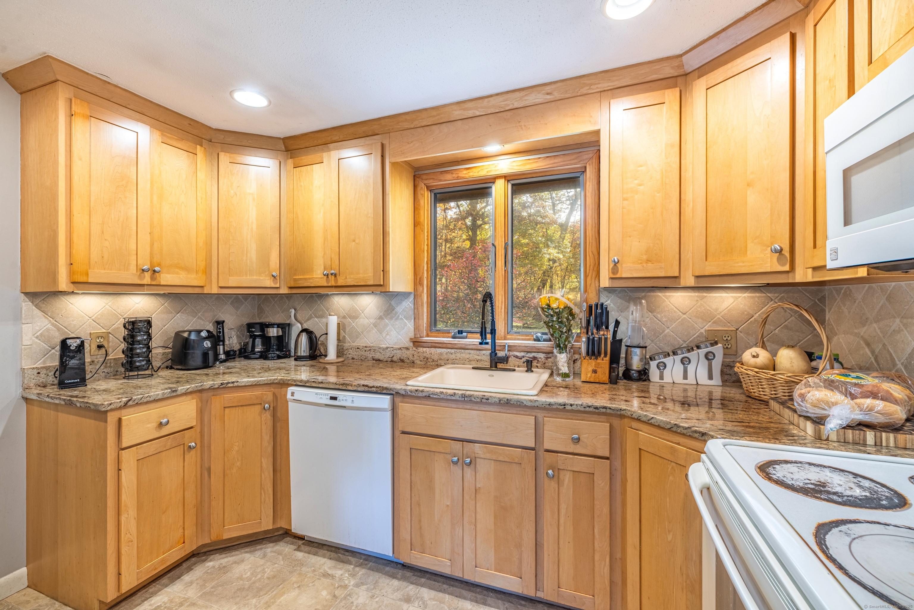 113 Hillyndale Road Mansfield CT 06268