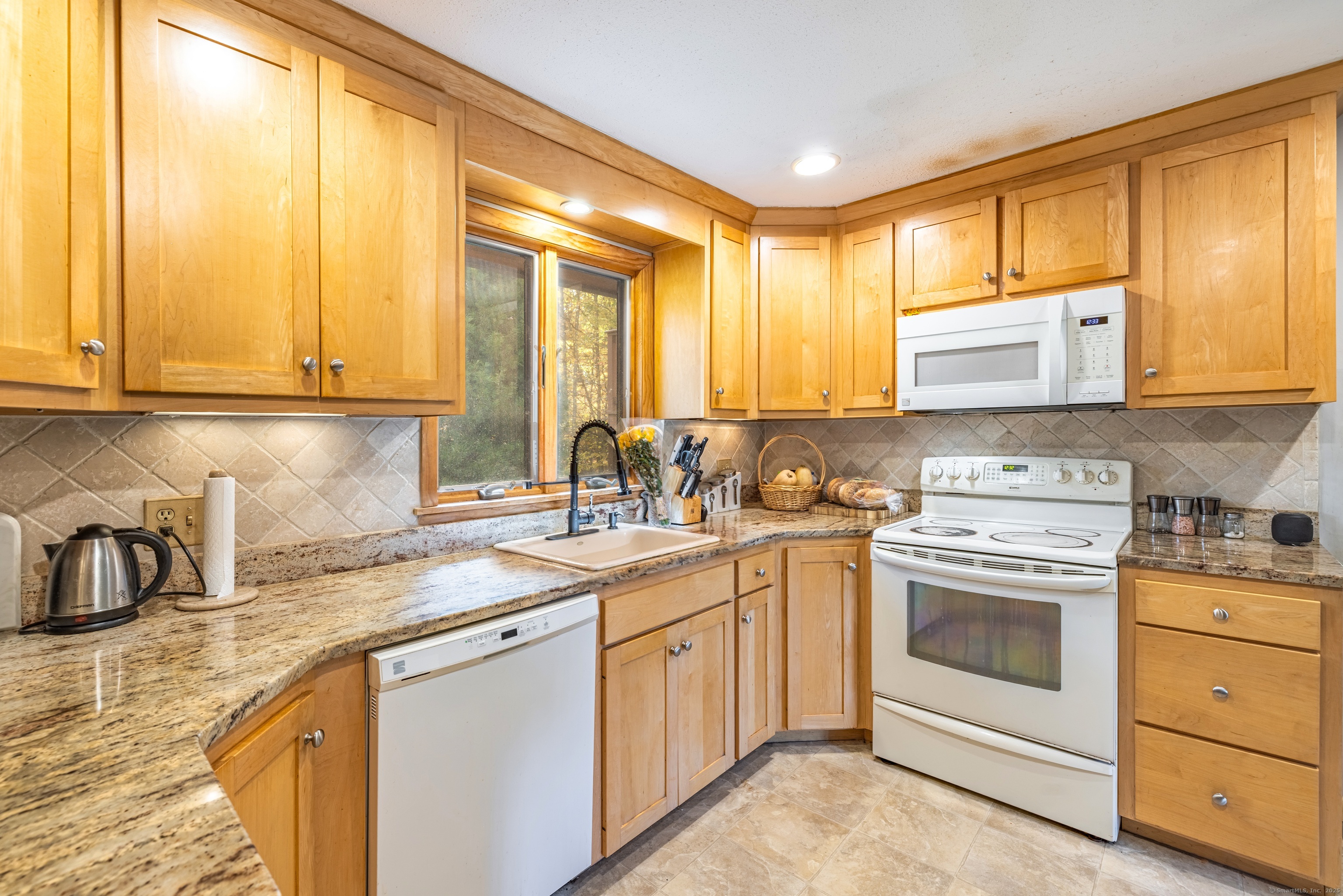 113 Hillyndale Road Mansfield CT 06268