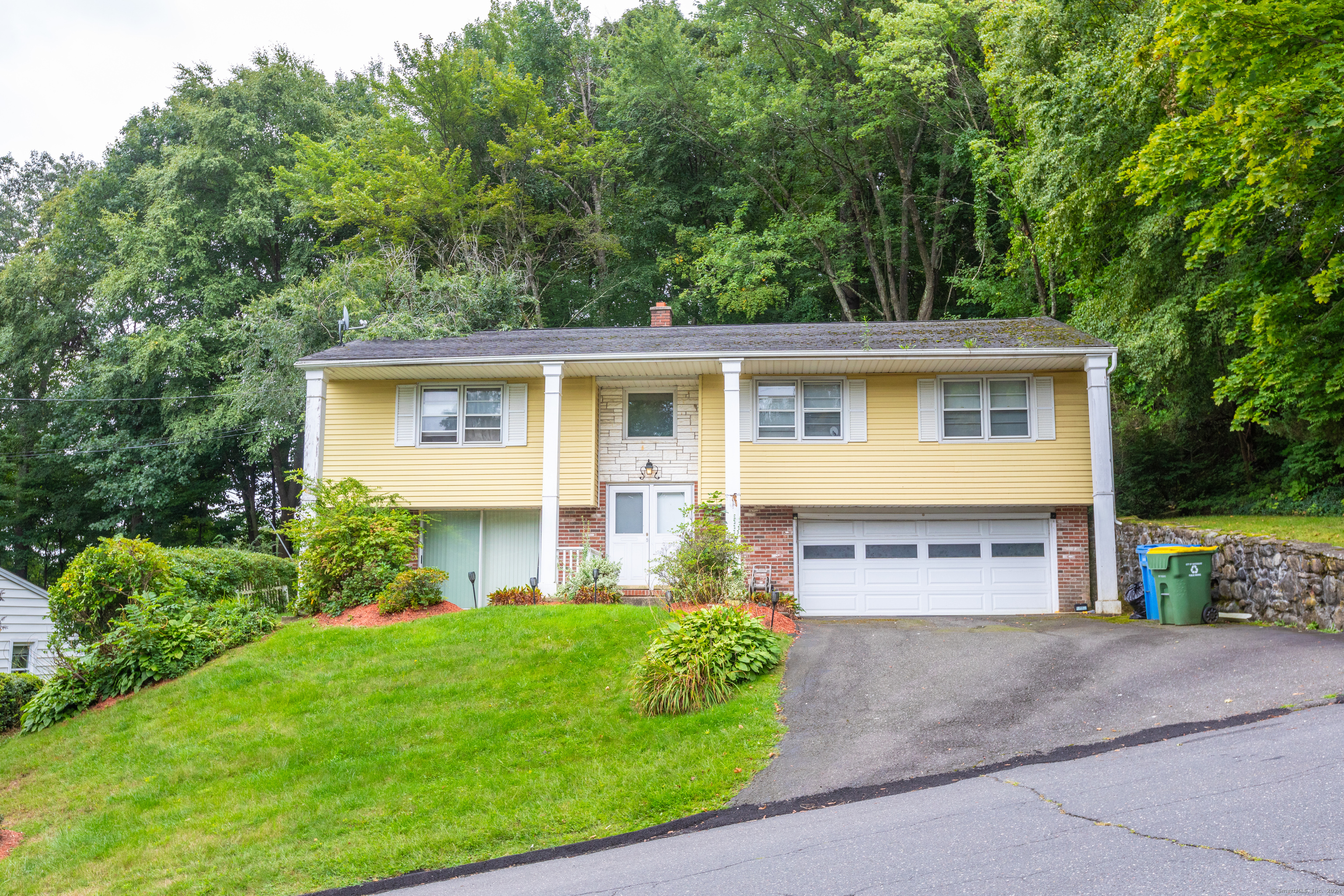 165 Juniper Ridge Drive Waterbury CT 06708