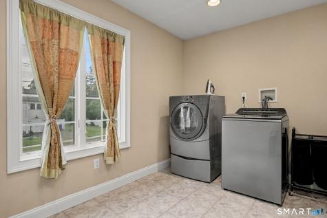 4386 Main Street Stratford CT 06614