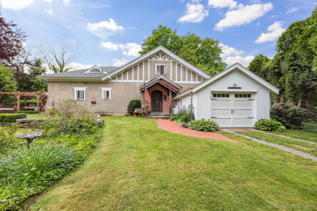 9 Columbus Avenue East Lyme CT 06357