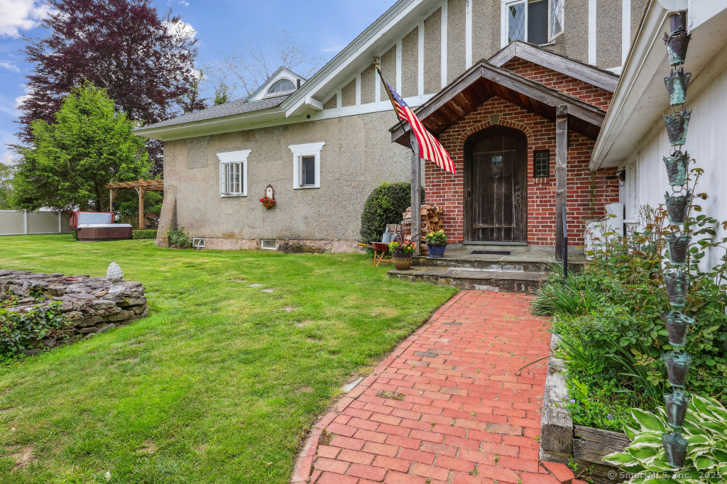 9 Columbus Avenue East Lyme CT 06357