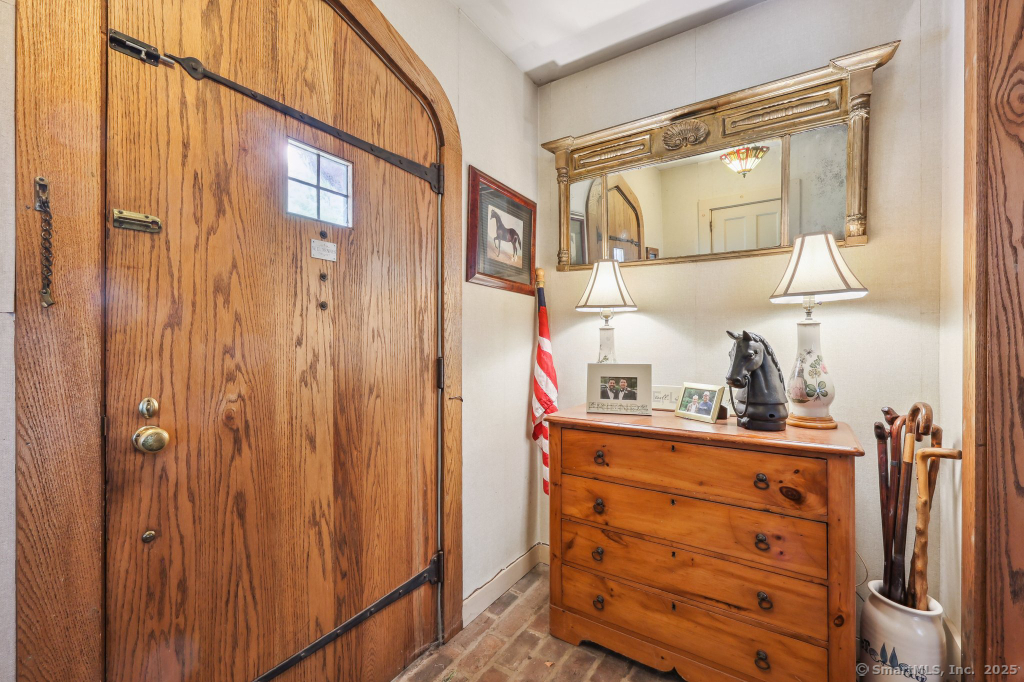 9 Columbus Avenue East Lyme CT 06357