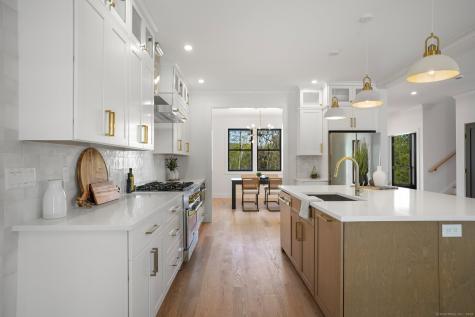 23 Taunton Lane Newtown CT 06470