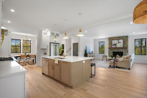 23 Taunton Lane Newtown CT 06470