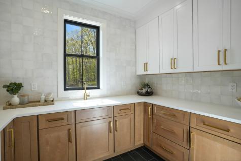 23 Taunton Lane Newtown CT 06470