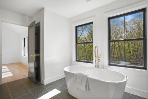 23 Taunton Lane Newtown CT 06470