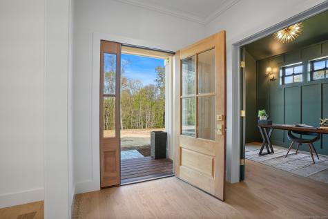 23 Taunton Lane Newtown CT 06470