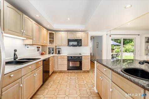 21 White Pine Drive Brookfield CT 06804