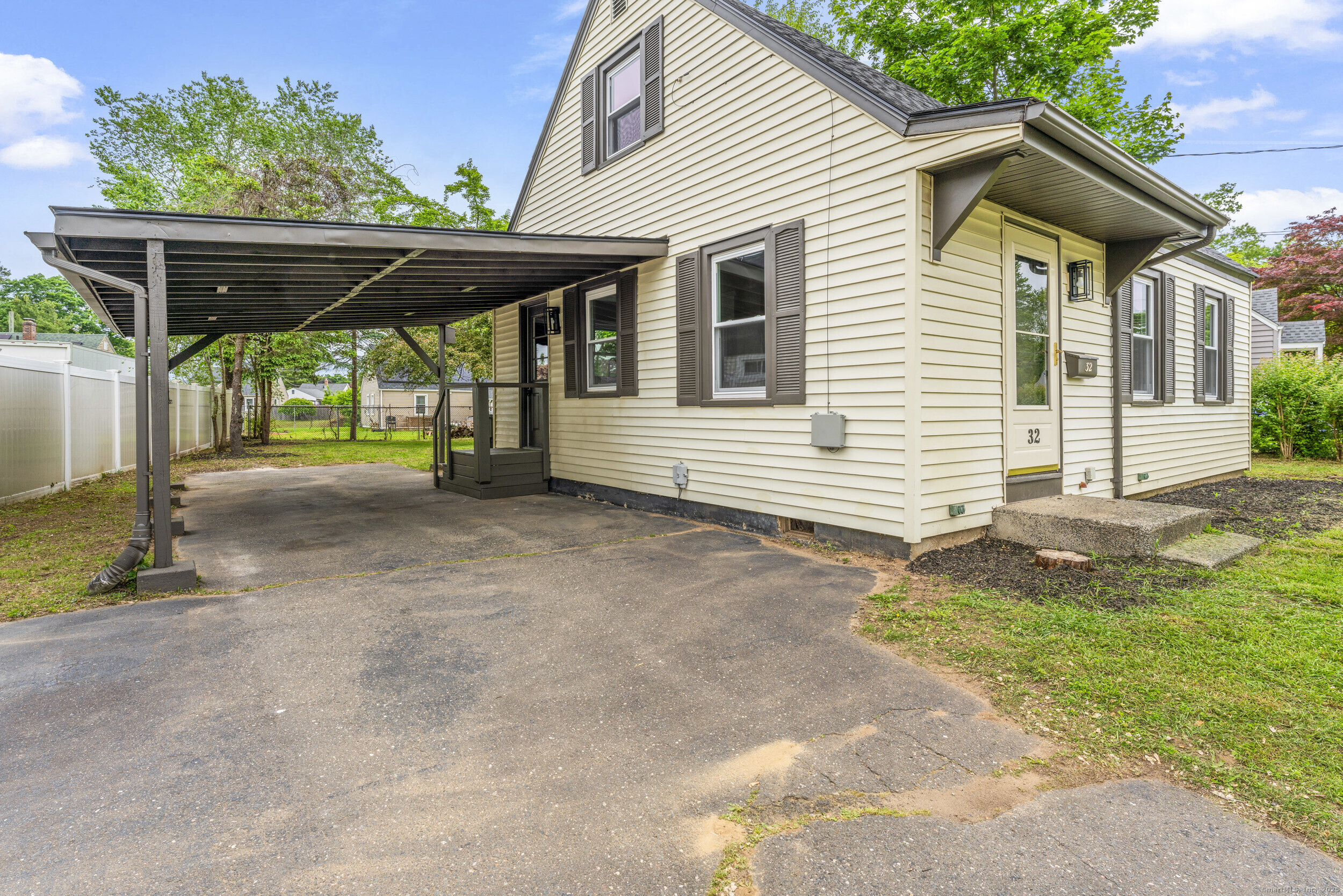 32 Porterbrook Avenue East Hartford CT 06118