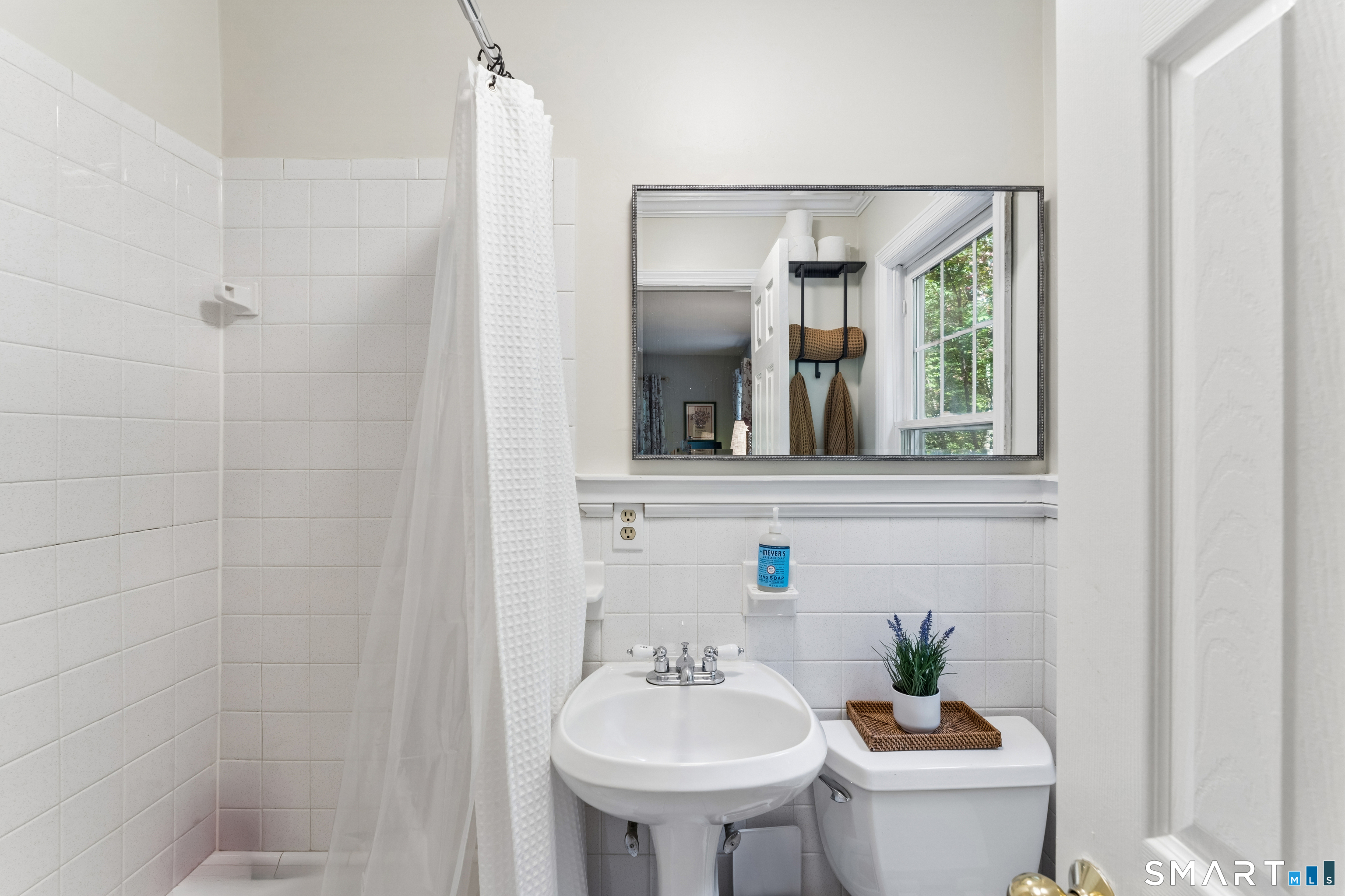 27 Hattertown Road Newtown CT 06470