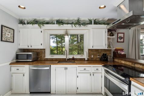 27 Hattertown Road Newtown CT 06470