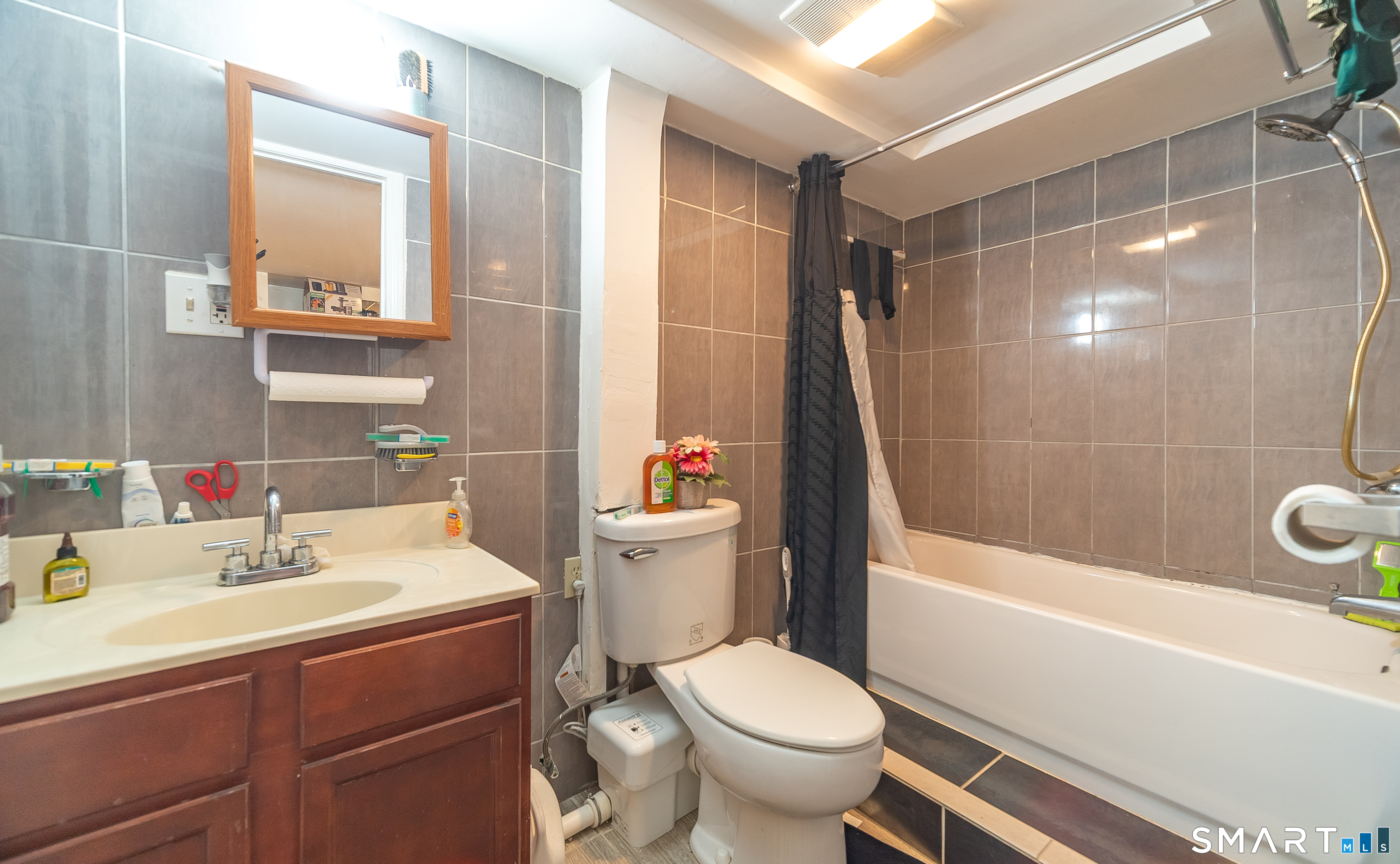 25 Oakwood Street Bridgeport CT 06606
