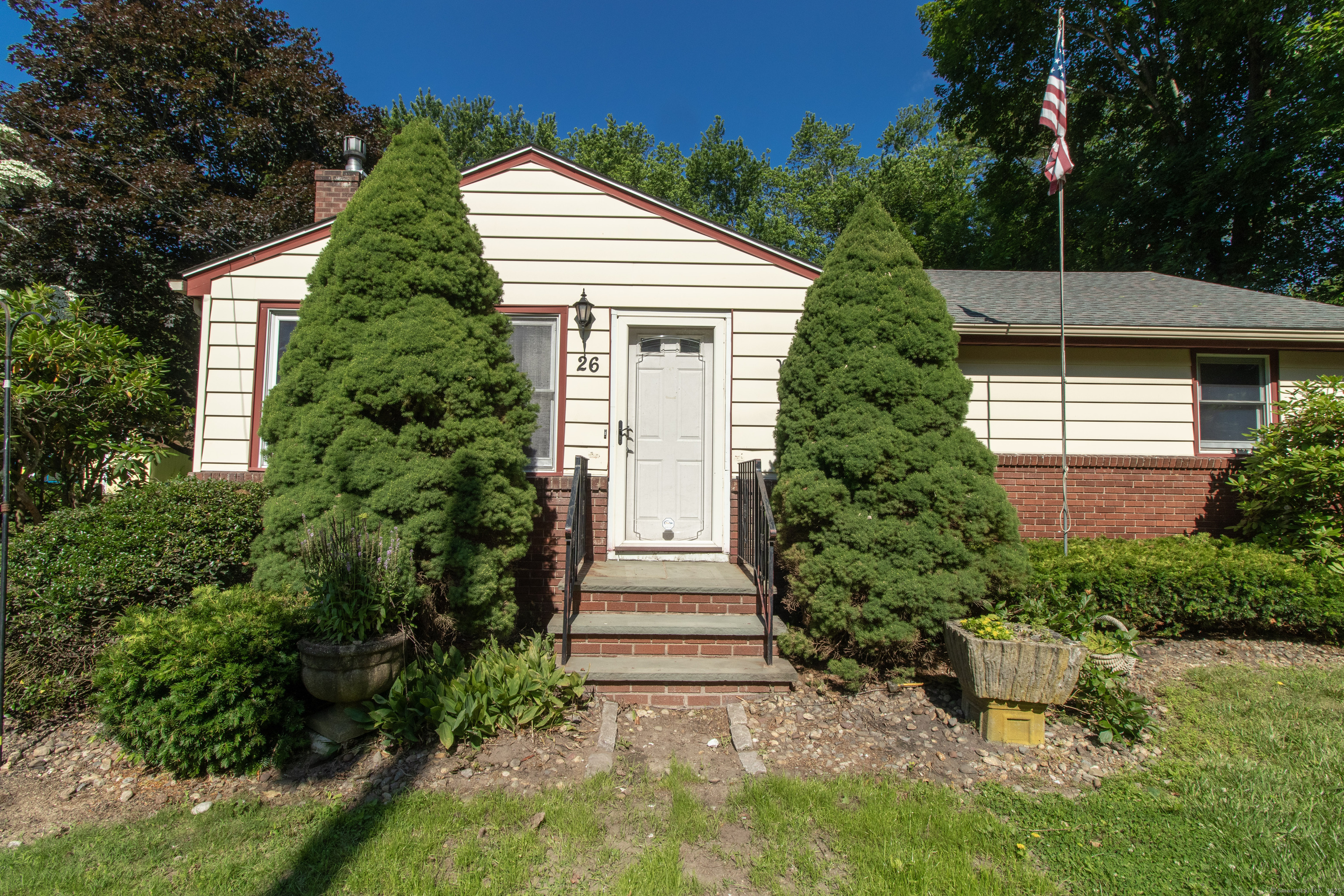 26 Hunt Lane East Haven CT 06512