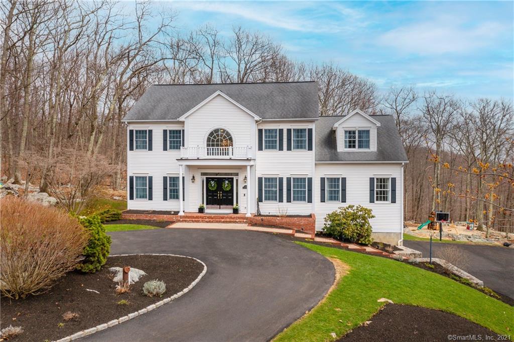 16 Pinewood Drive New Fairfield CT 06812