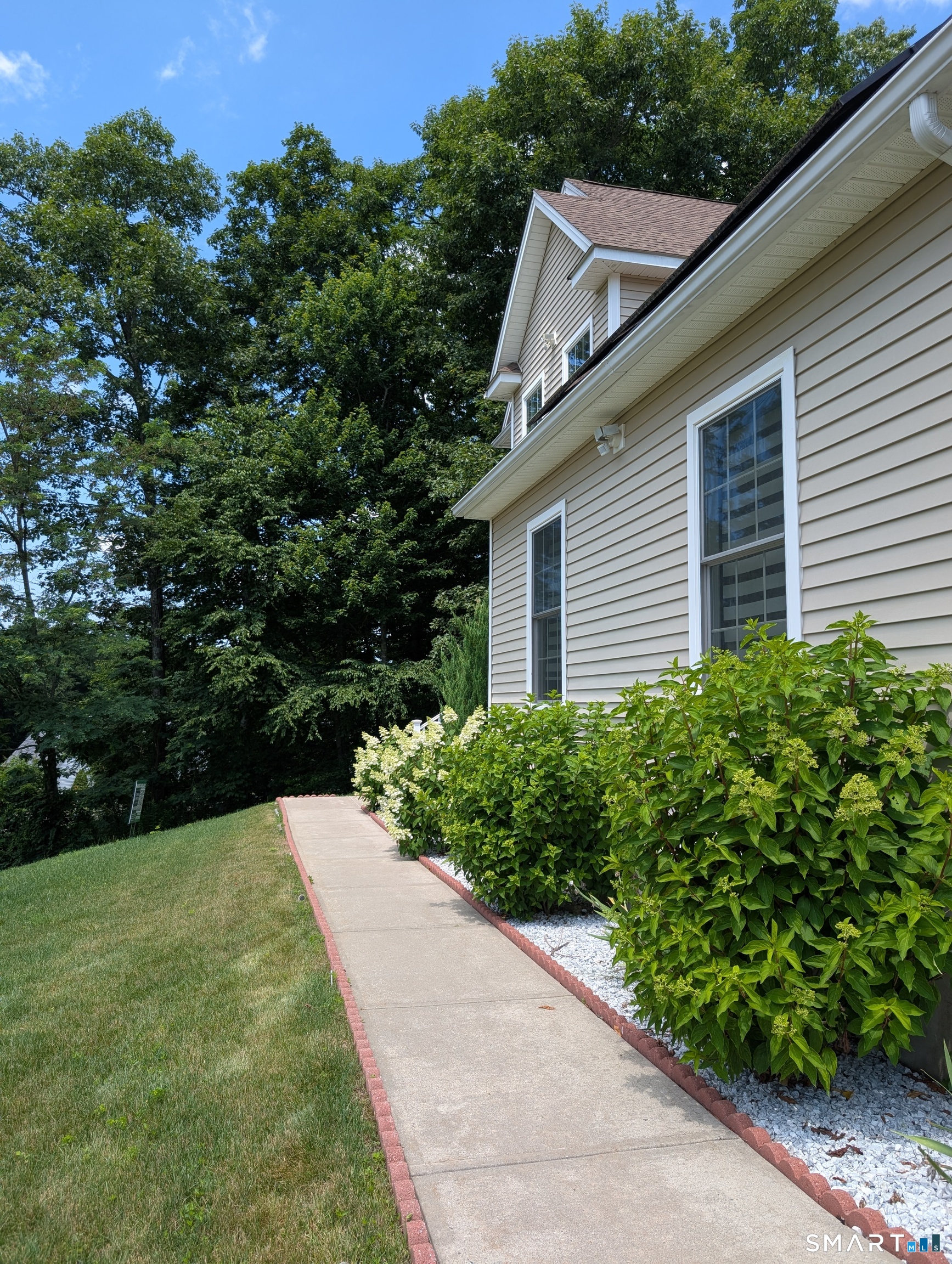 79 High Ledge Circle Manchester CT 06040