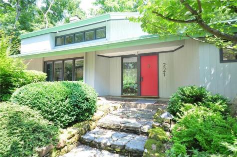 221 Deercliff Road Avon CT 06001