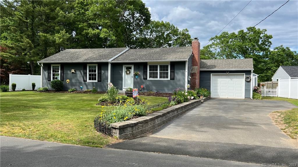 4 Menunketesuck Drive Clinton CT 06413
