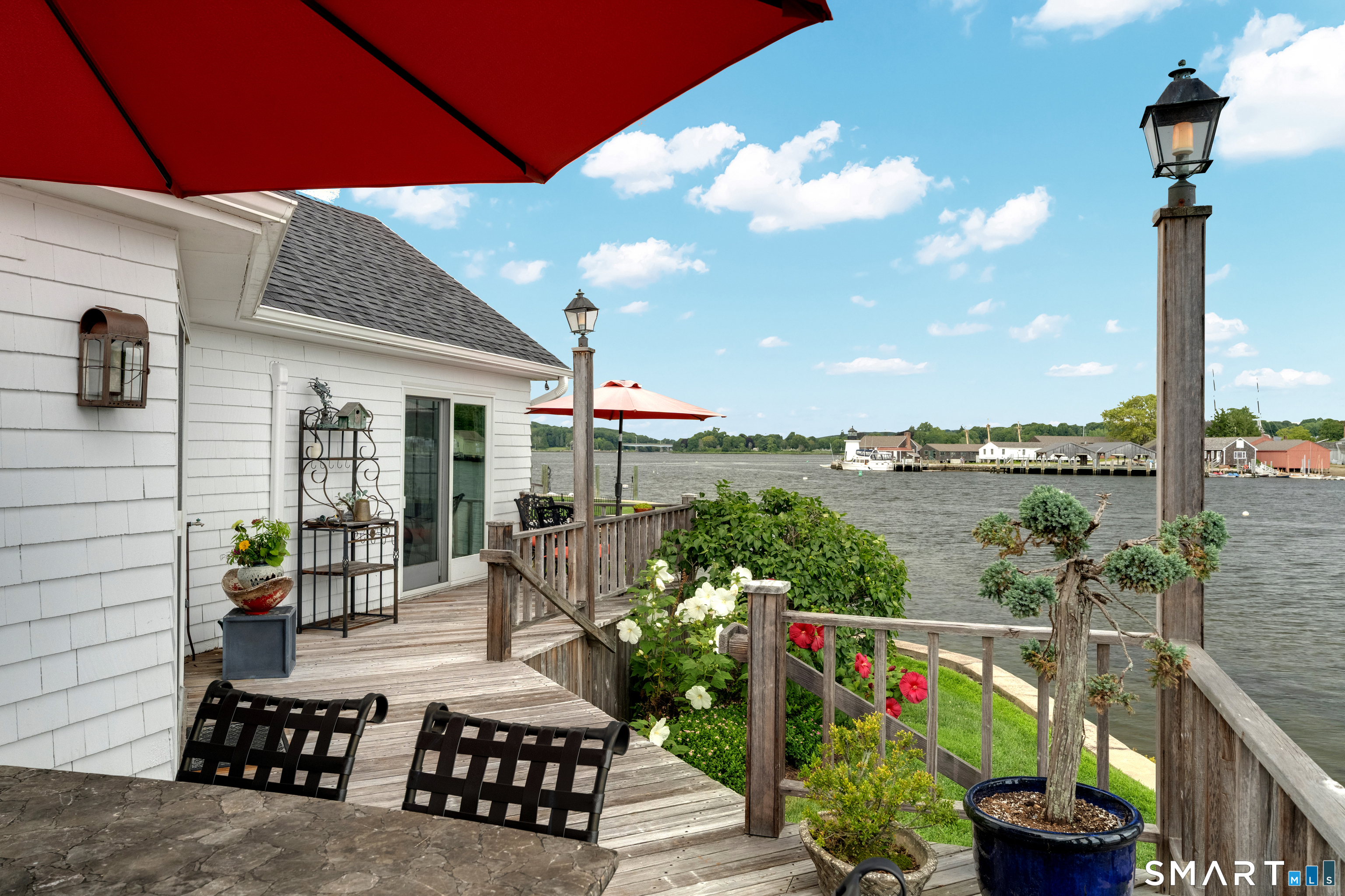 8 Park Place Groton CT 06355