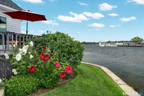 8 Park Place Groton CT 06355