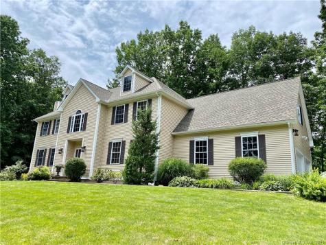 36 Oakwood Lane Hamden CT 06518