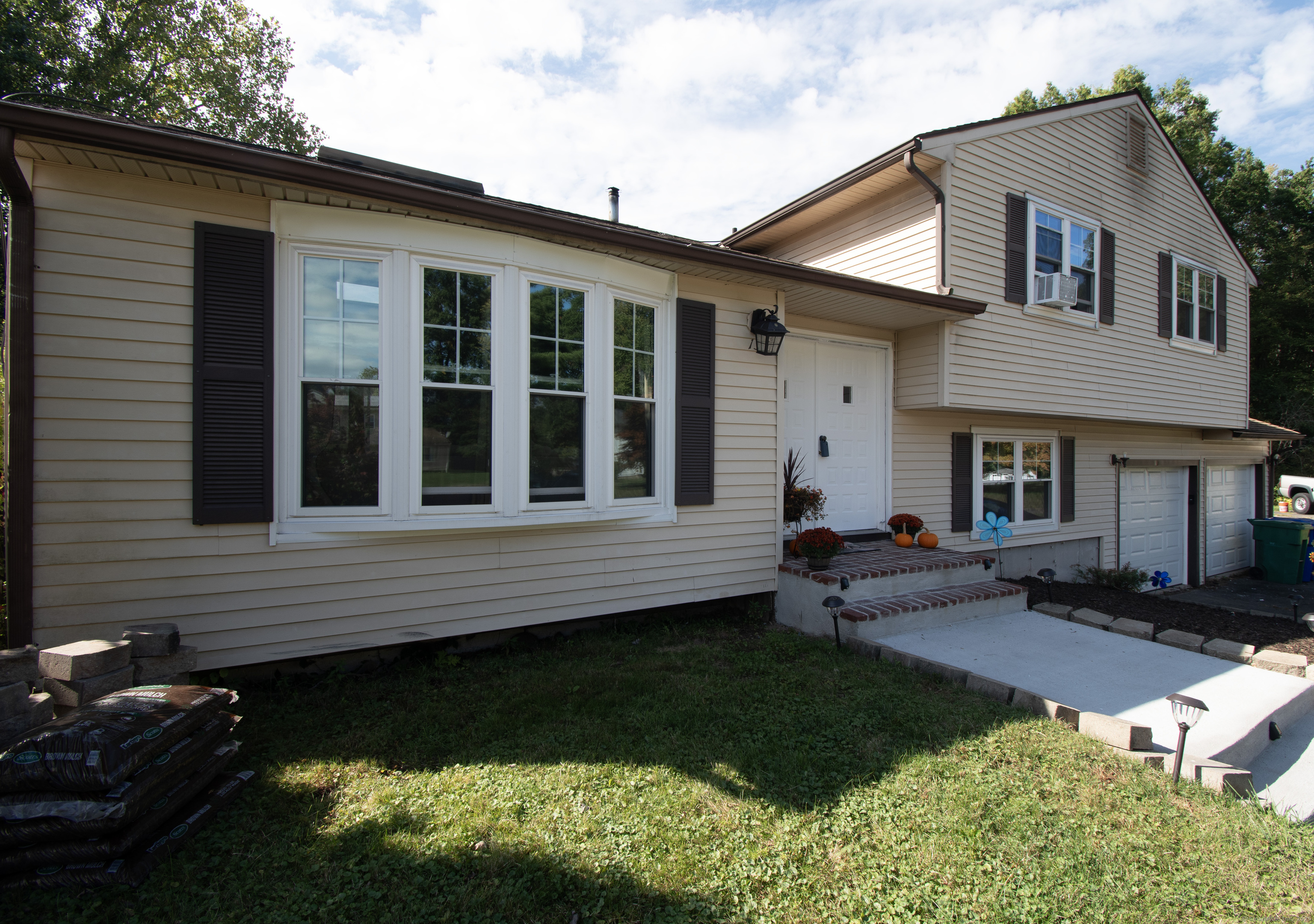 13 White Birch Circle Bloomfield CT 06002