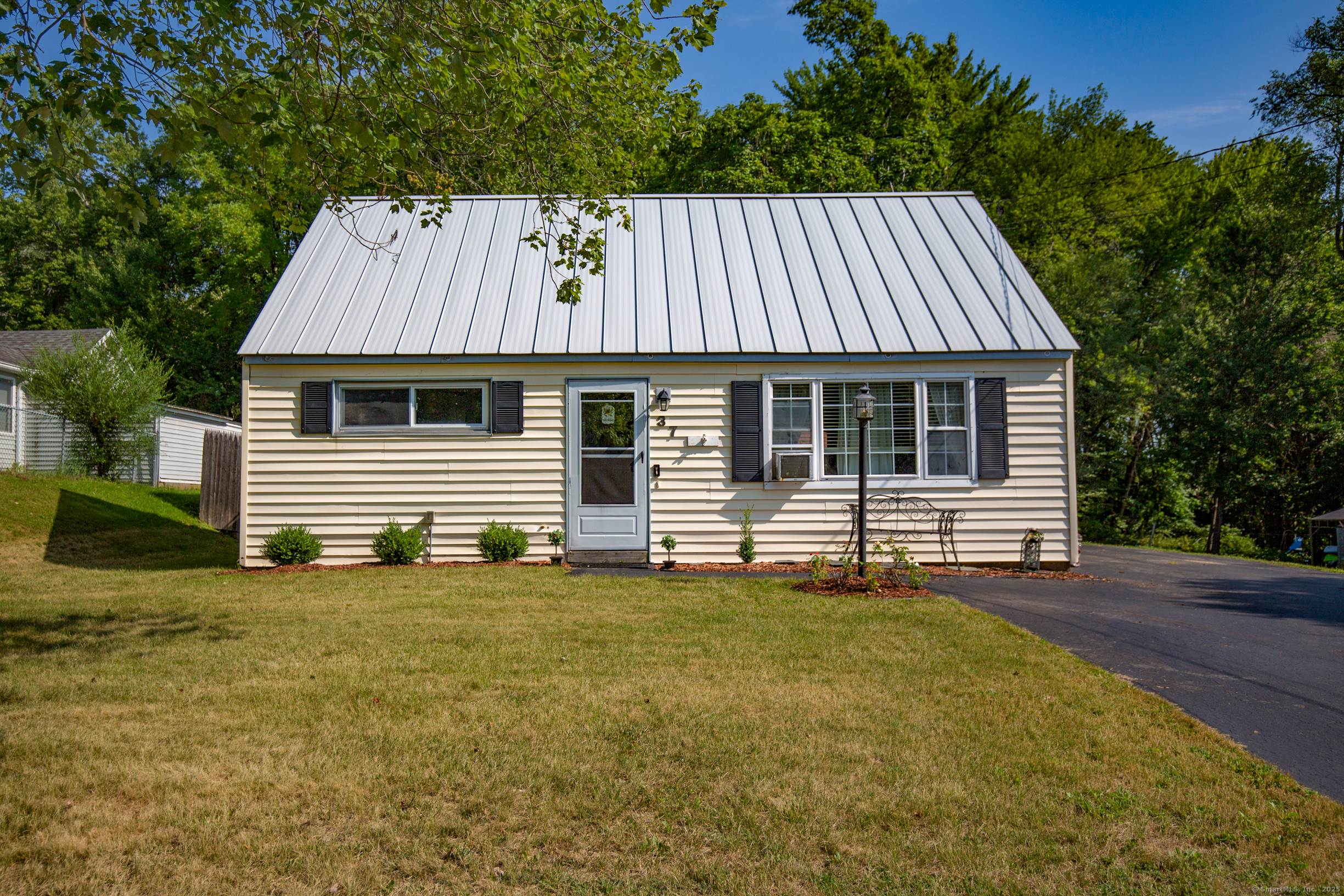 37 King Court Enfield CT 06082
