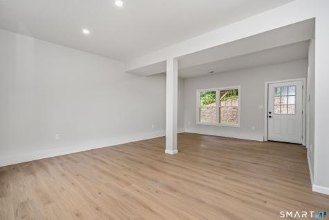 9 Washington Street Windsor Locks CT 06096