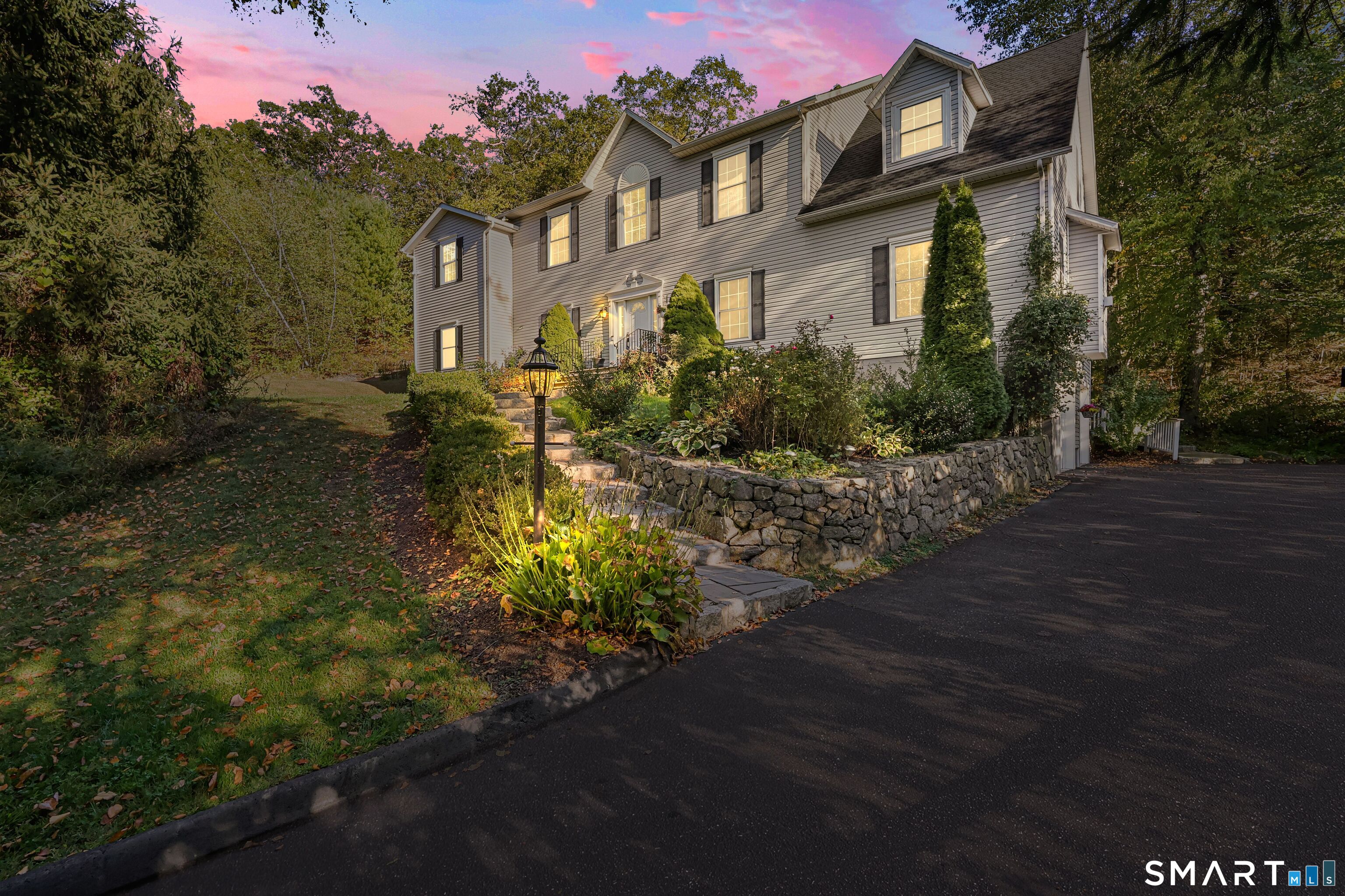 2 Abbey Lane Newtown CT 06470