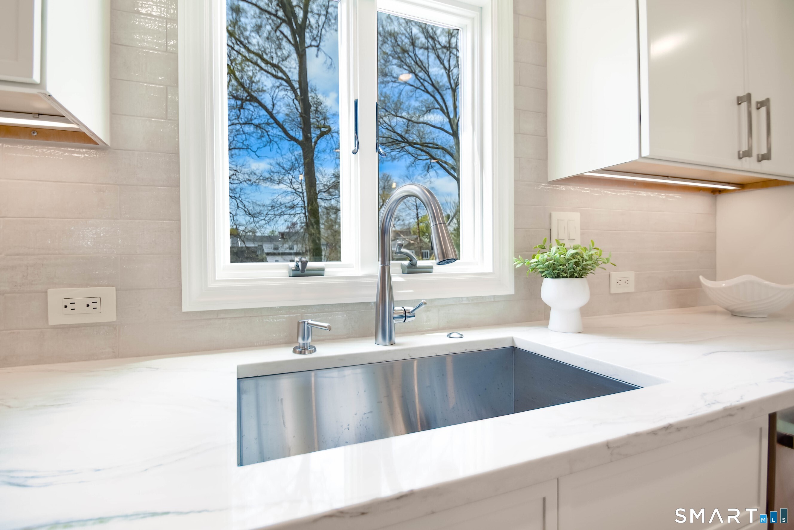 27 Brookdale Road Fairfield CT 06824