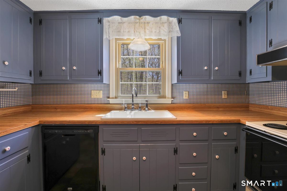 40 Wapping Wood Road Ellington CT 06029