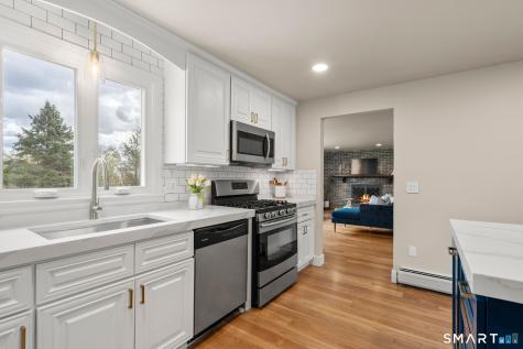 69 Patriot Lane Newington CT 06111