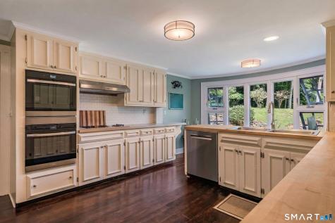 21 River Road Essex CT 06426