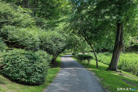 21 River Road Essex CT 06426