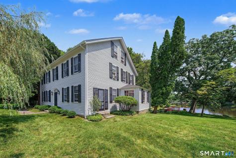 21 River Road Essex CT 06426