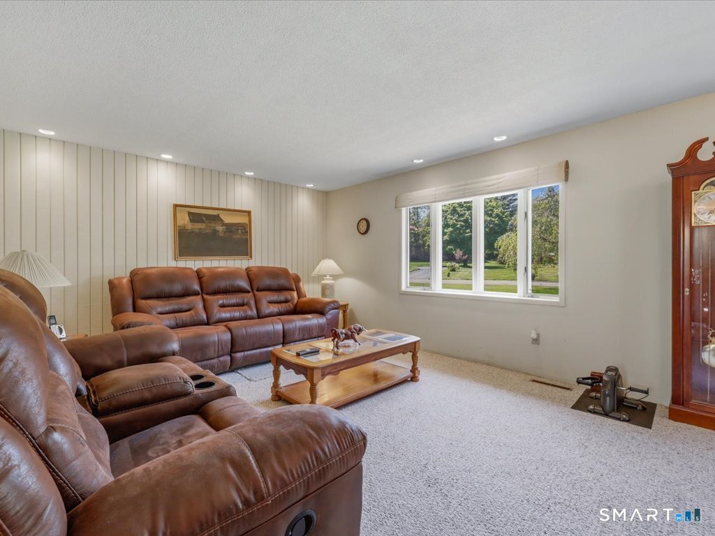 35 Dorchester Lane Branford CT 06405