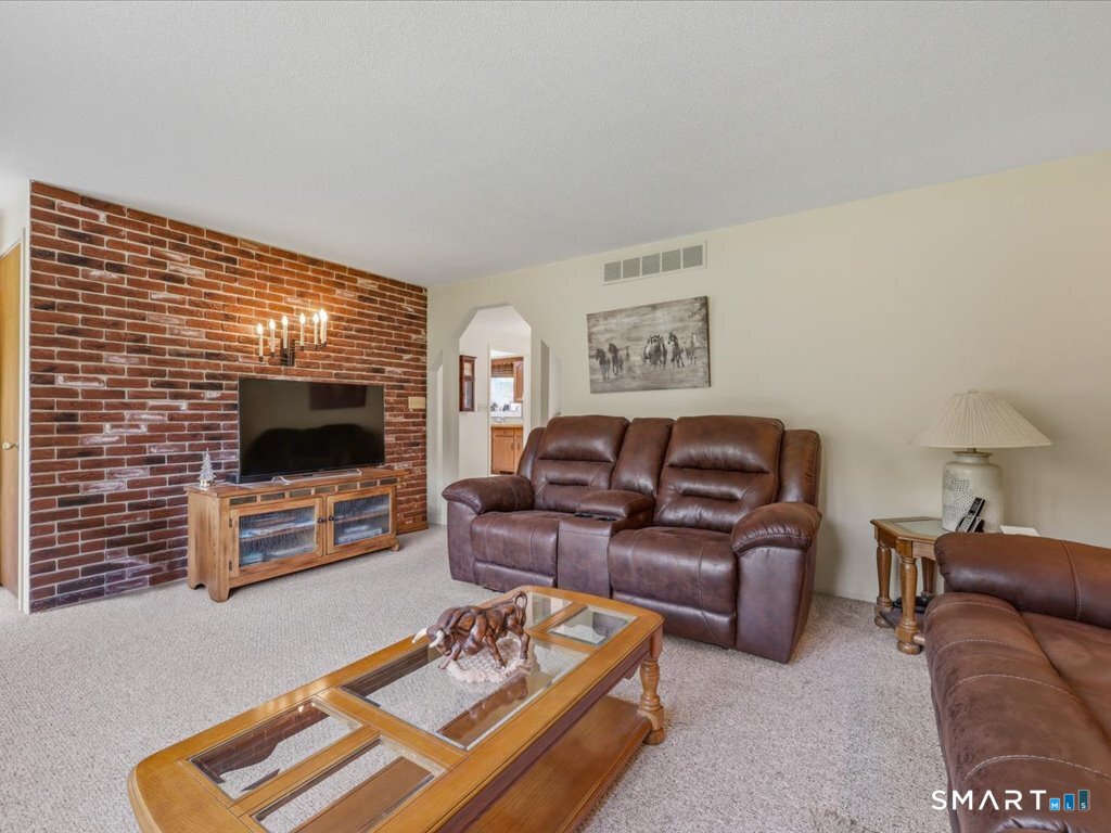 35 Dorchester Lane Branford CT 06405