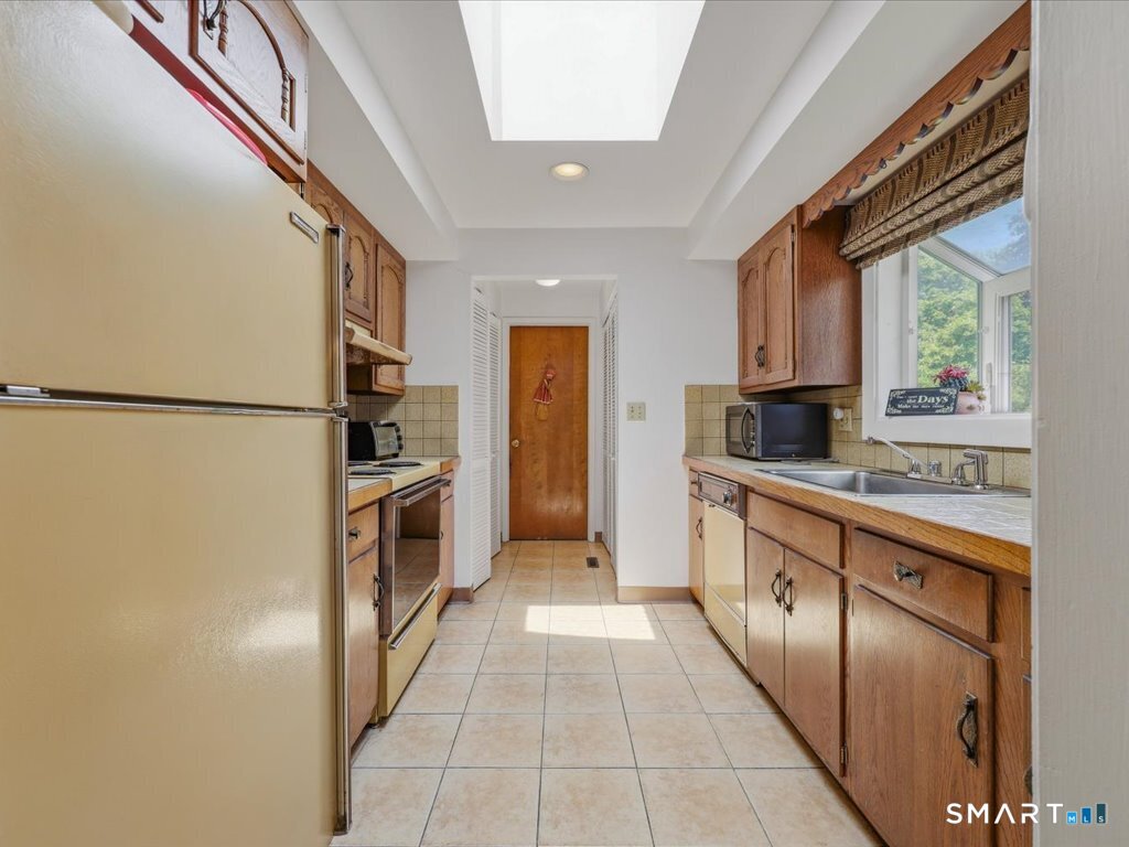 35 Dorchester Lane Branford CT 06405