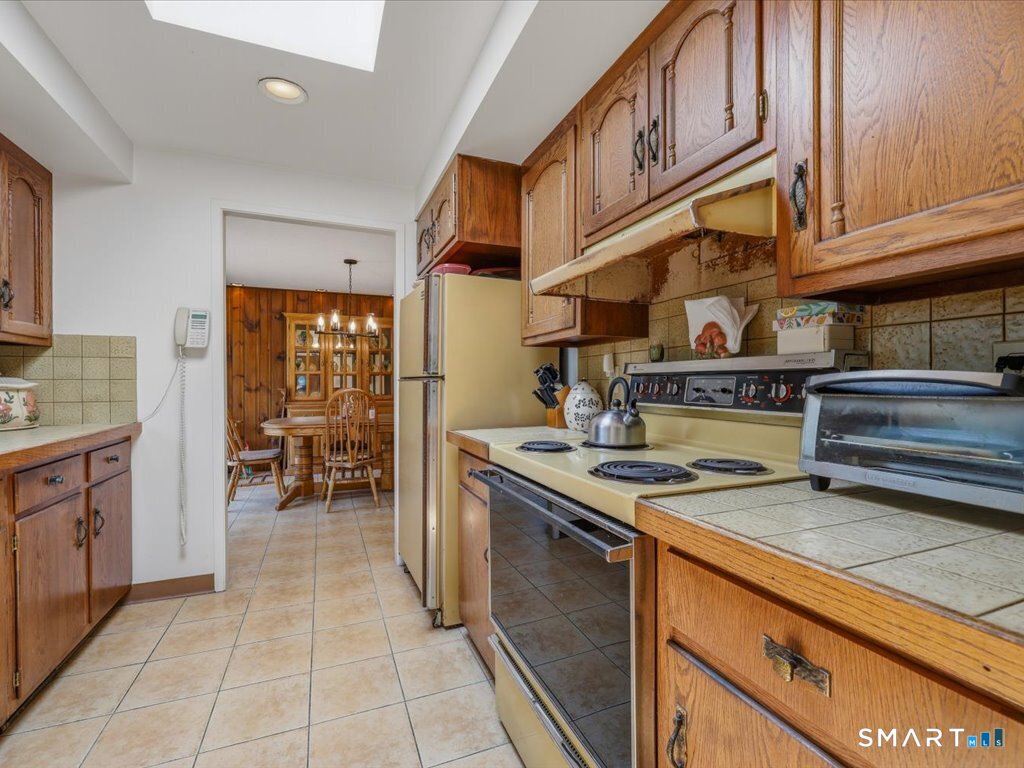 35 Dorchester Lane Branford CT 06405