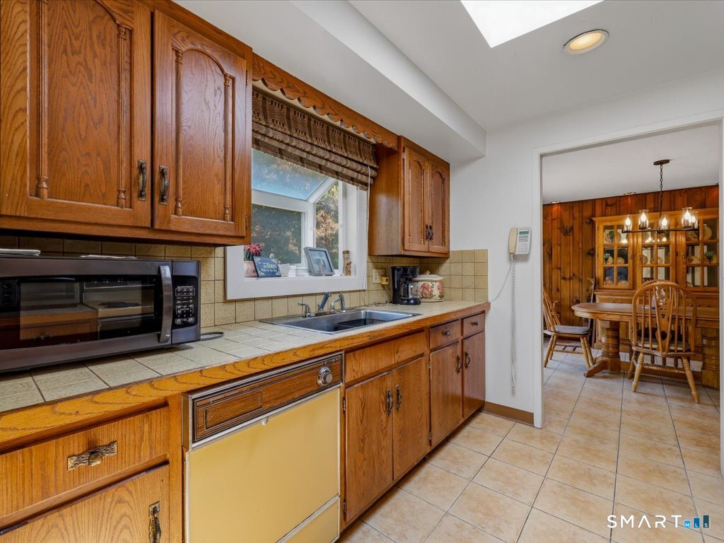 35 Dorchester Lane Branford CT 06405