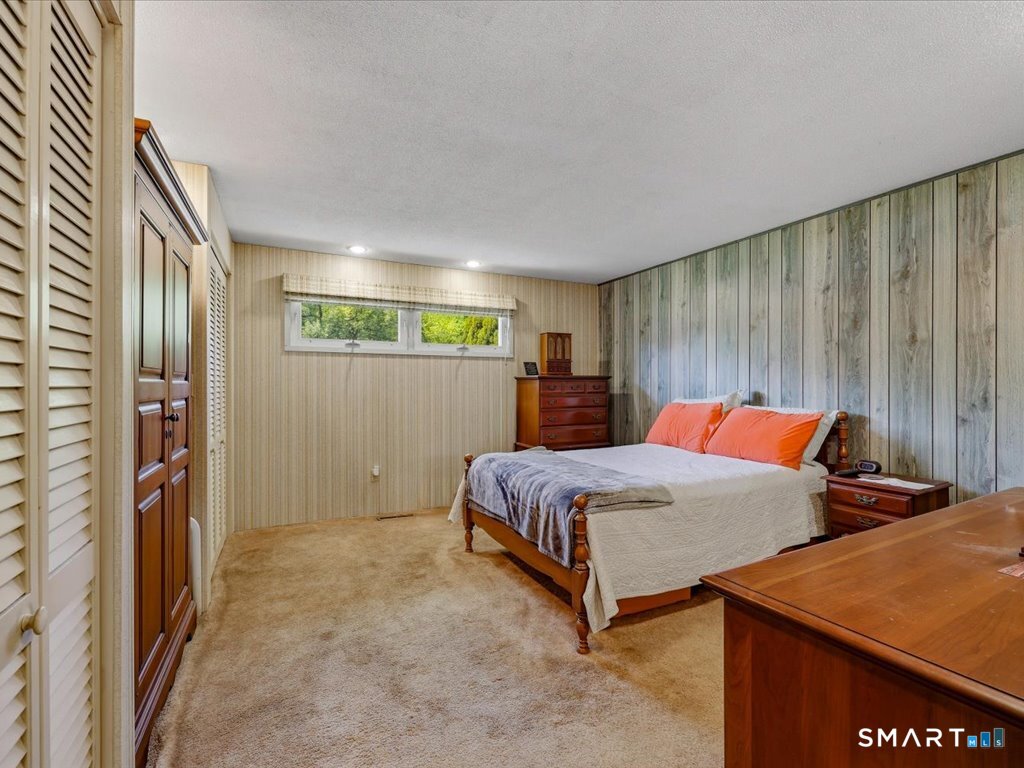 35 Dorchester Lane Branford CT 06405