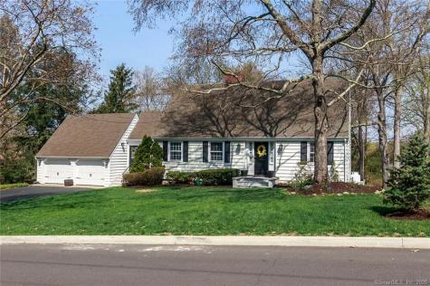 376 Lakeview Drive Fairfield CT 06825
