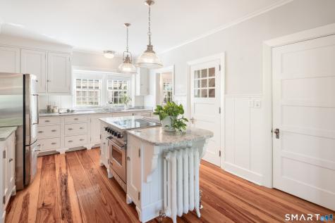 71 Saint Johns Place New Canaan CT 06840