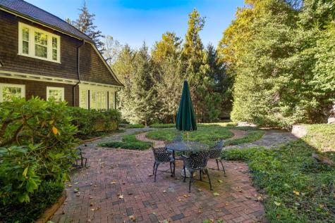 71 Saint Johns Place New Canaan CT 06840